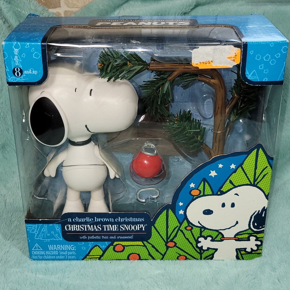 A Charlie Brown Christmas: Peanuts Christmas Time Snoopy Figure